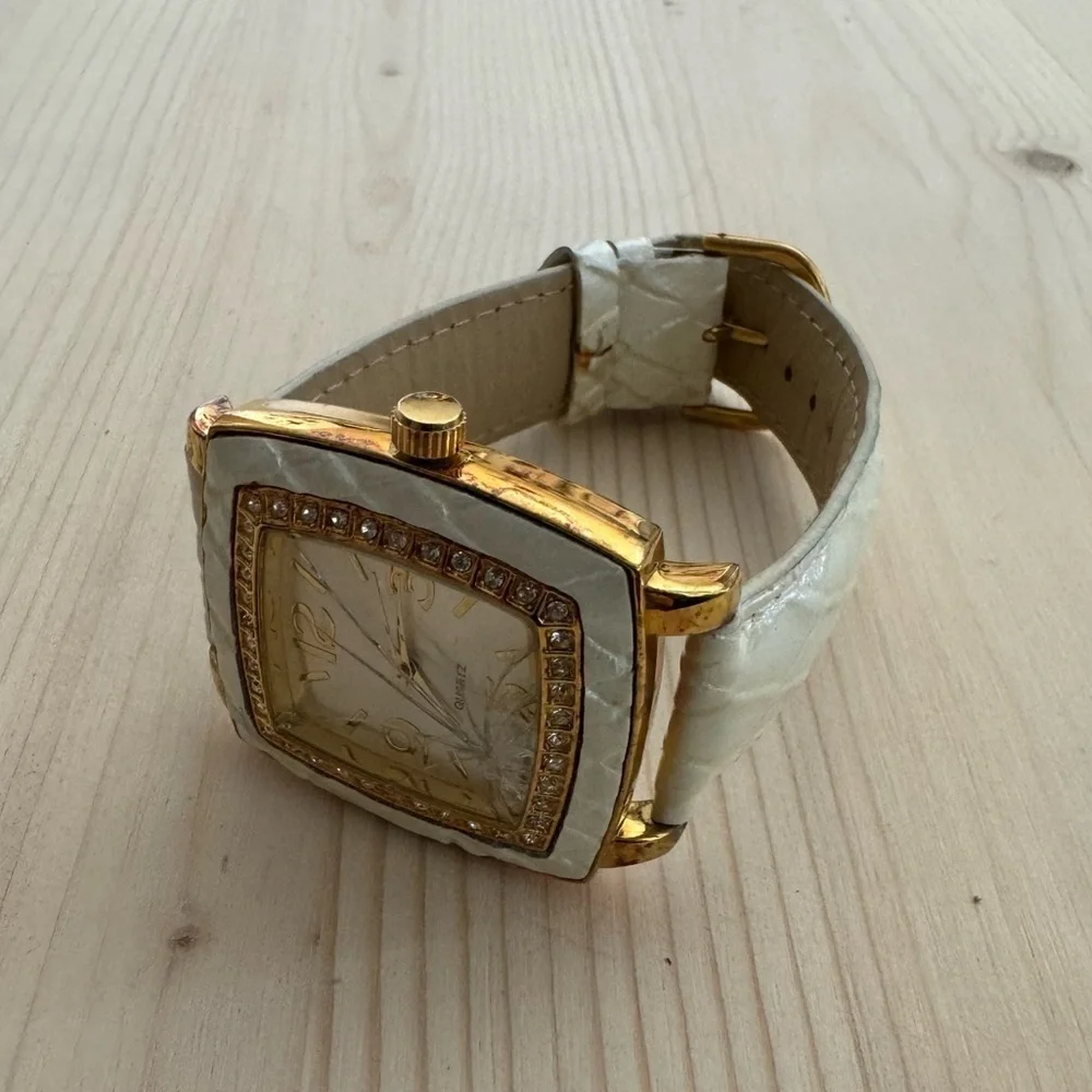 Vintage Joan Rivers Classics Crystal Jeweled White Leather Band Wrist Watch